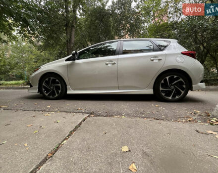 Белый Тойота Королла, объемом двигателя 1.8 л и пробегом 142 тыс. км за 12500 $, фото 4 на Automoto.ua