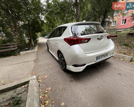 Белый Тойота Королла, объемом двигателя 1.8 л и пробегом 142 тыс. км за 12500 $, фото 5 на Automoto.ua