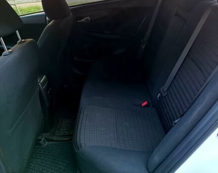 Белый Тойота Королла, объемом двигателя 1.3 л и пробегом 167 тыс. км за 6700 $, фото 4 на Automoto.ua