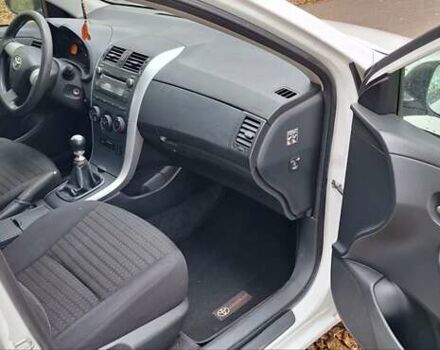 Белый Тойота Королла, объемом двигателя 1.3 л и пробегом 279 тыс. км за 6500 $, фото 1 на Automoto.ua