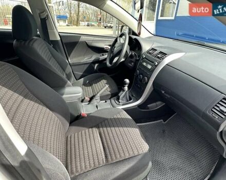 Белый Тойота Королла, объемом двигателя 1.33 л и пробегом 164 тыс. км за 7000 $, фото 6 на Automoto.ua