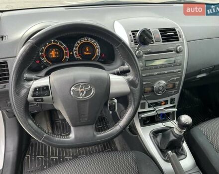 Белый Тойота Королла, объемом двигателя 1.6 л и пробегом 153 тыс. км за 9800 $, фото 10 на Automoto.ua