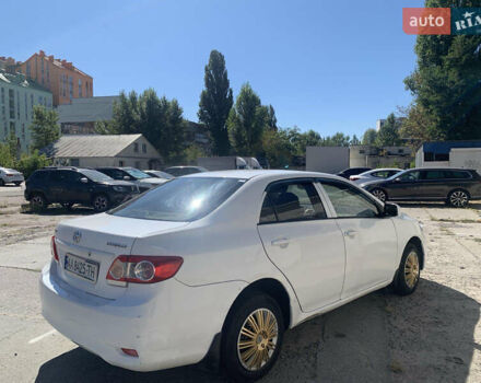 Белый Тойота Королла, объемом двигателя 1.3 л и пробегом 350 тыс. км за 4200 $, фото 5 на Automoto.ua