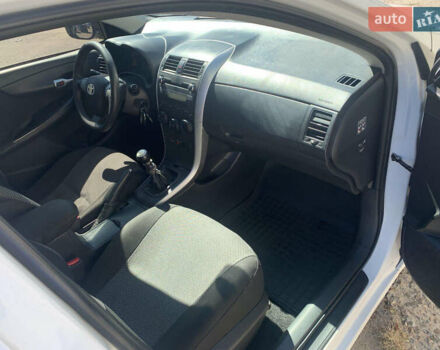 Белый Тойота Королла, объемом двигателя 1.3 л и пробегом 350 тыс. км за 4200 $, фото 12 на Automoto.ua