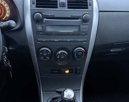 Белый Тойота Королла, объемом двигателя 1.6 л и пробегом 239 тыс. км за 6900 $, фото 19 на Automoto.ua