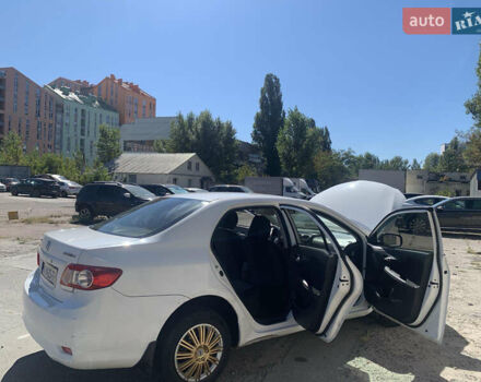 Белый Тойота Королла, объемом двигателя 1.3 л и пробегом 350 тыс. км за 4200 $, фото 9 на Automoto.ua