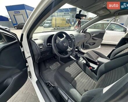 Белый Тойота Королла, объемом двигателя 1.33 л и пробегом 164 тыс. км за 7000 $, фото 7 на Automoto.ua