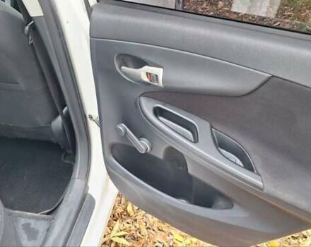 Белый Тойота Королла, объемом двигателя 1.3 л и пробегом 279 тыс. км за 6500 $, фото 5 на Automoto.ua