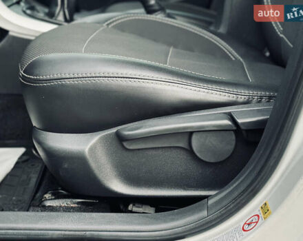 Білий Тойота Королла, об'ємом двигуна 1.33 л та пробігом 243 тис. км за 7399 $, фото 17 на Automoto.ua