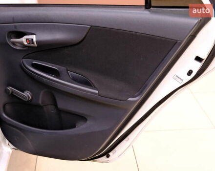 Белый Тойота Королла, объемом двигателя 1.6 л и пробегом 119 тыс. км за 7900 $, фото 32 на Automoto.ua