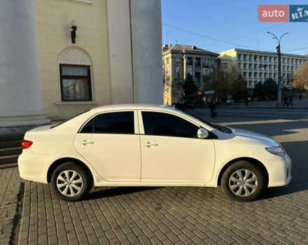 Белый Тойота Королла, объемом двигателя 1.3 л и пробегом 175 тыс. км за 7800 $, фото 4 на Automoto.ua