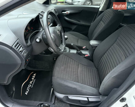 Белый Тойота Королла, объемом двигателя 1.3 л и пробегом 117 тыс. км за 8500 $, фото 26 на Automoto.ua