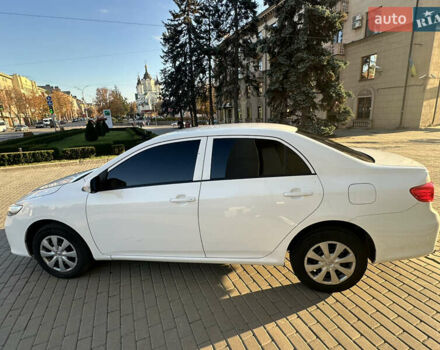 Белый Тойота Королла, объемом двигателя 1.3 л и пробегом 175 тыс. км за 7800 $, фото 6 на Automoto.ua