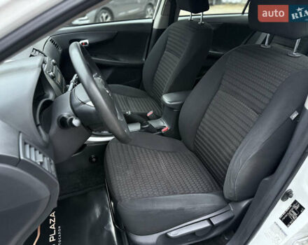 Белый Тойота Королла, объемом двигателя 1.3 л и пробегом 117 тыс. км за 8500 $, фото 27 на Automoto.ua