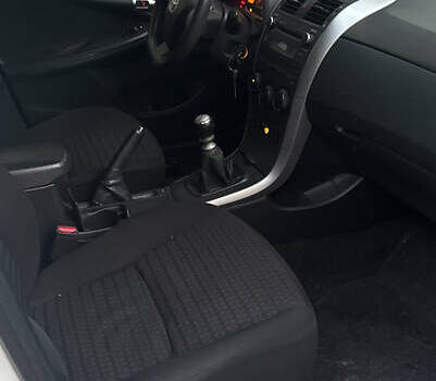 Белый Тойота Королла, объемом двигателя 1.6 л и пробегом 120 тыс. км за 8900 $, фото 10 на Automoto.ua