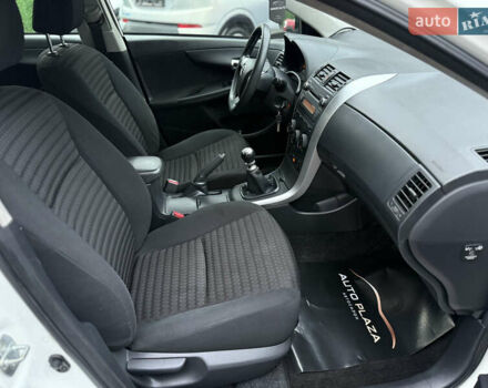 Белый Тойота Королла, объемом двигателя 1.3 л и пробегом 117 тыс. км за 8500 $, фото 30 на Automoto.ua