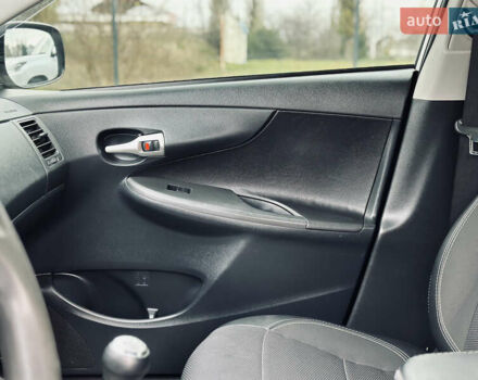 Білий Тойота Королла, об'ємом двигуна 1.33 л та пробігом 243 тис. км за 7399 $, фото 18 на Automoto.ua