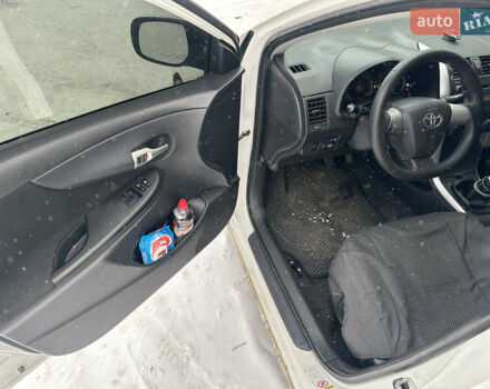 Білий Тойота Королла, об'ємом двигуна 1.33 л та пробігом 152 тис. км за 6400 $, фото 11 на Automoto.ua