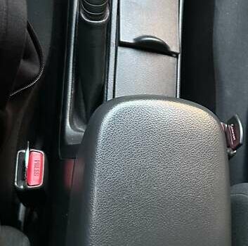 Белый Тойота Королла, объемом двигателя 1.3 л и пробегом 175 тыс. км за 7800 $, фото 19 на Automoto.ua