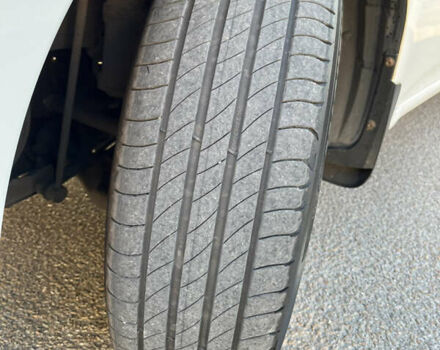 Белый Тойота Королла, объемом двигателя 1.3 л и пробегом 184 тыс. км за 7000 $, фото 11 на Automoto.ua