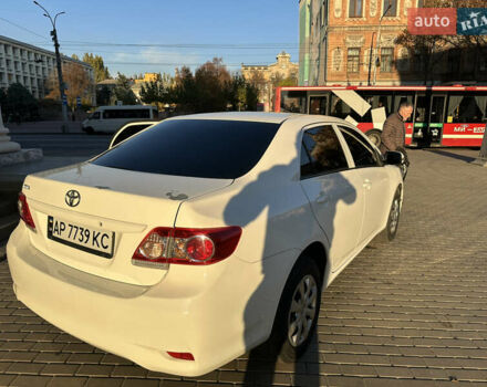 Белый Тойота Королла, объемом двигателя 1.3 л и пробегом 175 тыс. км за 7800 $, фото 3 на Automoto.ua