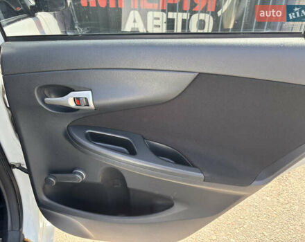 Білий Тойота Королла, об'ємом двигуна 1.33 л та пробігом 210 тис. км за 7000 $, фото 11 на Automoto.ua