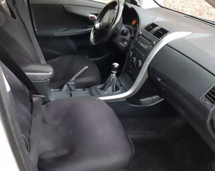 Белый Тойота Королла, объемом двигателя 1.3 л и пробегом 209 тыс. км за 6500 $, фото 6 на Automoto.ua