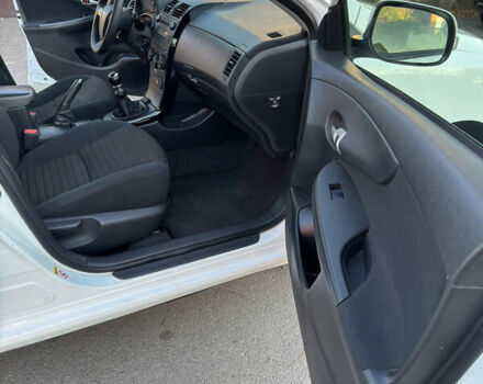 Белый Тойота Королла, объемом двигателя 1.33 л и пробегом 220 тыс. км за 6500 $, фото 19 на Automoto.ua