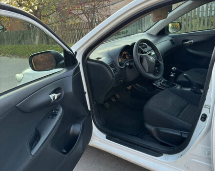 Белый Тойота Королла, объемом двигателя 1.33 л и пробегом 220 тыс. км за 6500 $, фото 15 на Automoto.ua