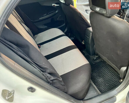 Білий Тойота Королла, об'ємом двигуна 1.33 л та пробігом 302 тис. км за 3999 $, фото 25 на Automoto.ua