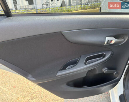 Білий Тойота Королла, об'ємом двигуна 1.33 л та пробігом 210 тис. км за 7000 $, фото 9 на Automoto.ua