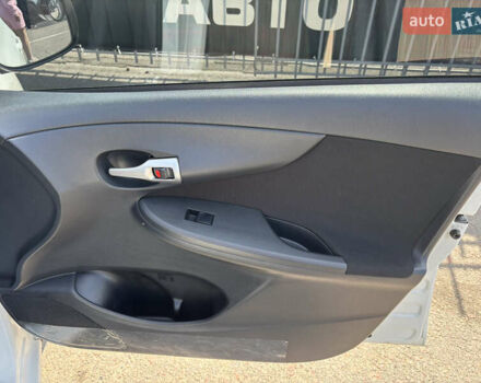 Білий Тойота Королла, об'ємом двигуна 1.33 л та пробігом 210 тис. км за 7000 $, фото 13 на Automoto.ua