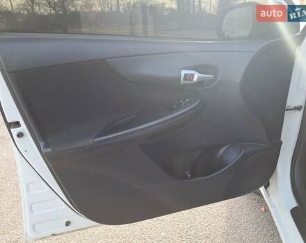 Белый Тойота Королла, объемом двигателя 1.33 л и пробегом 178 тыс. км за 8400 $, фото 7 на Automoto.ua