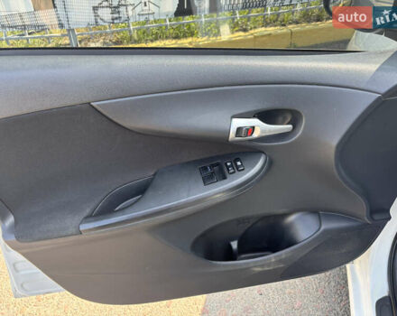 Білий Тойота Королла, об'ємом двигуна 1.33 л та пробігом 210 тис. км за 7000 $, фото 6 на Automoto.ua