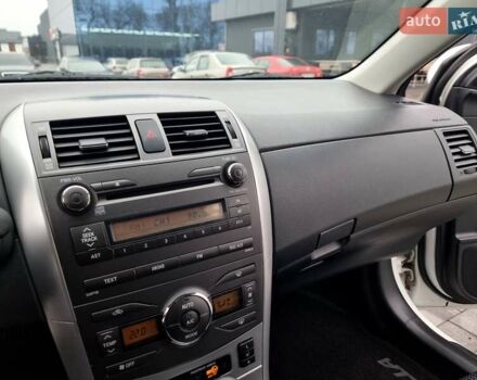 Білий Тойота Королла, об'ємом двигуна 1.6 л та пробігом 97 тис. км за 11300 $, фото 33 на Automoto.ua