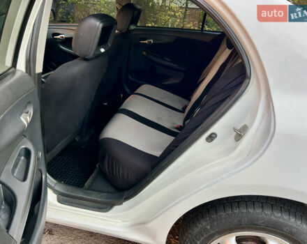 Білий Тойота Королла, об'ємом двигуна 1.33 л та пробігом 302 тис. км за 3999 $, фото 21 на Automoto.ua