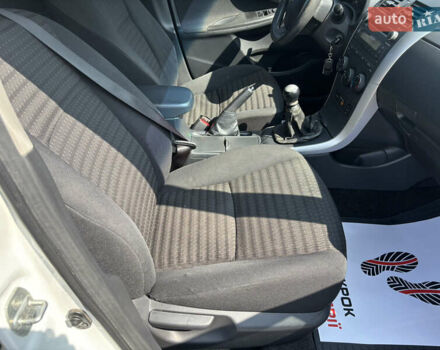 Білий Тойота Королла, об'ємом двигуна 1.33 л та пробігом 210 тис. км за 7000 $, фото 14 на Automoto.ua