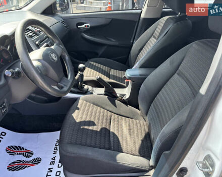 Білий Тойота Королла, об'ємом двигуна 1.33 л та пробігом 210 тис. км за 7000 $, фото 8 на Automoto.ua