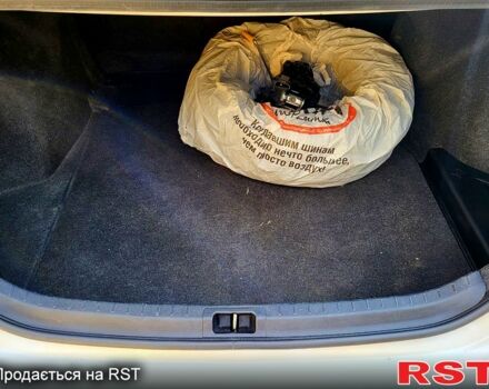 Білий Тойота Королла, об'ємом двигуна 1.3 л та пробігом 127 тис. км за 7500 $, фото 4 на Automoto.ua