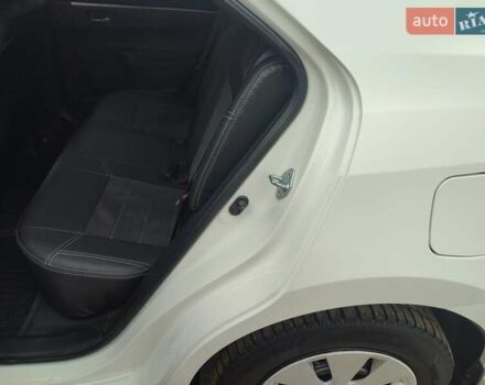 Белый Тойота Королла, объемом двигателя 1.3 л и пробегом 150 тыс. км за 10500 $, фото 23 на Automoto.ua