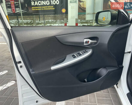 Білий Тойота Королла, об'ємом двигуна 1.6 л та пробігом 141 тис. км за 9800 $, фото 16 на Automoto.ua