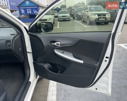 Білий Тойота Королла, об'ємом двигуна 1.6 л та пробігом 141 тис. км за 9800 $, фото 34 на Automoto.ua