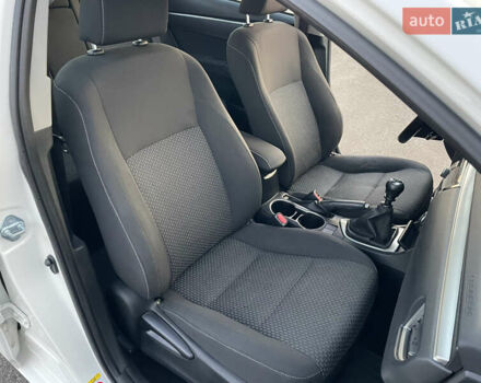 Белый Тойота Королла, объемом двигателя 1.6 л и пробегом 227 тыс. км за 10300 $, фото 12 на Automoto.ua