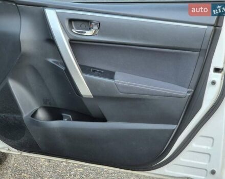 Білий Тойота Королла, об'ємом двигуна 1.6 л та пробігом 122 тис. км за 12000 $, фото 8 на Automoto.ua