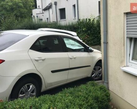 Білий Тойота Королла, об'ємом двигуна 1.6 л та пробігом 105 тис. км за 9370 $, фото 5 на Automoto.ua