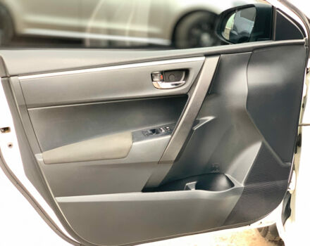 Белый Тойота Королла, объемом двигателя 1.3 л и пробегом 150 тыс. км за 12390 $, фото 28 на Automoto.ua