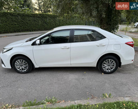 Білий Тойота Королла, об'ємом двигуна 1.33 л та пробігом 179 тис. км за 9500 $, фото 5 на Automoto.ua