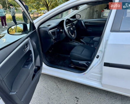 Белый Тойота Королла, объемом двигателя 1.6 л и пробегом 147 тыс. км за 13200 $, фото 4 на Automoto.ua