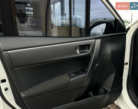 Білий Тойота Королла, об'ємом двигуна 1.6 л та пробігом 41 тис. км за 16250 $, фото 11 на Automoto.ua