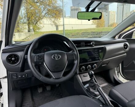 Белый Тойота Королла, объемом двигателя 1.6 л и пробегом 169 тыс. км за 9900 $, фото 6 на Automoto.ua